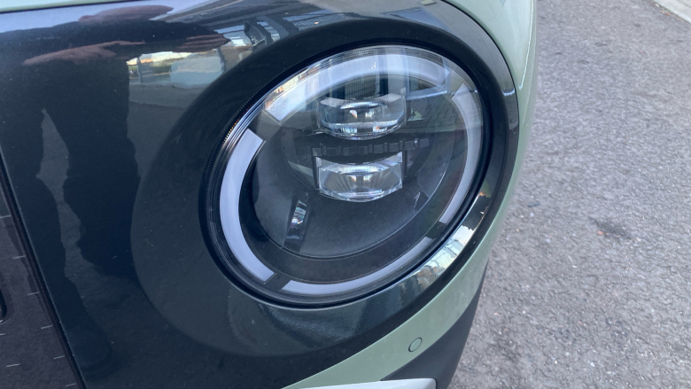 Hyundai INSTER 85kW 02 49kWh 5dr Auto Electric Hatchback